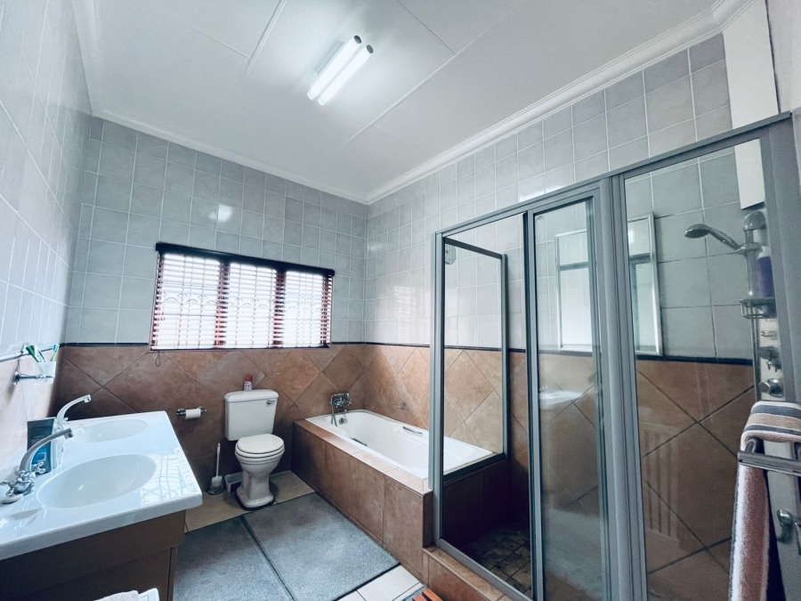 3 Bedroom Property for Sale in Safari Gardens North West